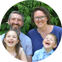grocotts_fam+2022_circle+